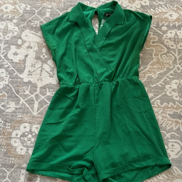 Green short romper new - Picture 2 of 5